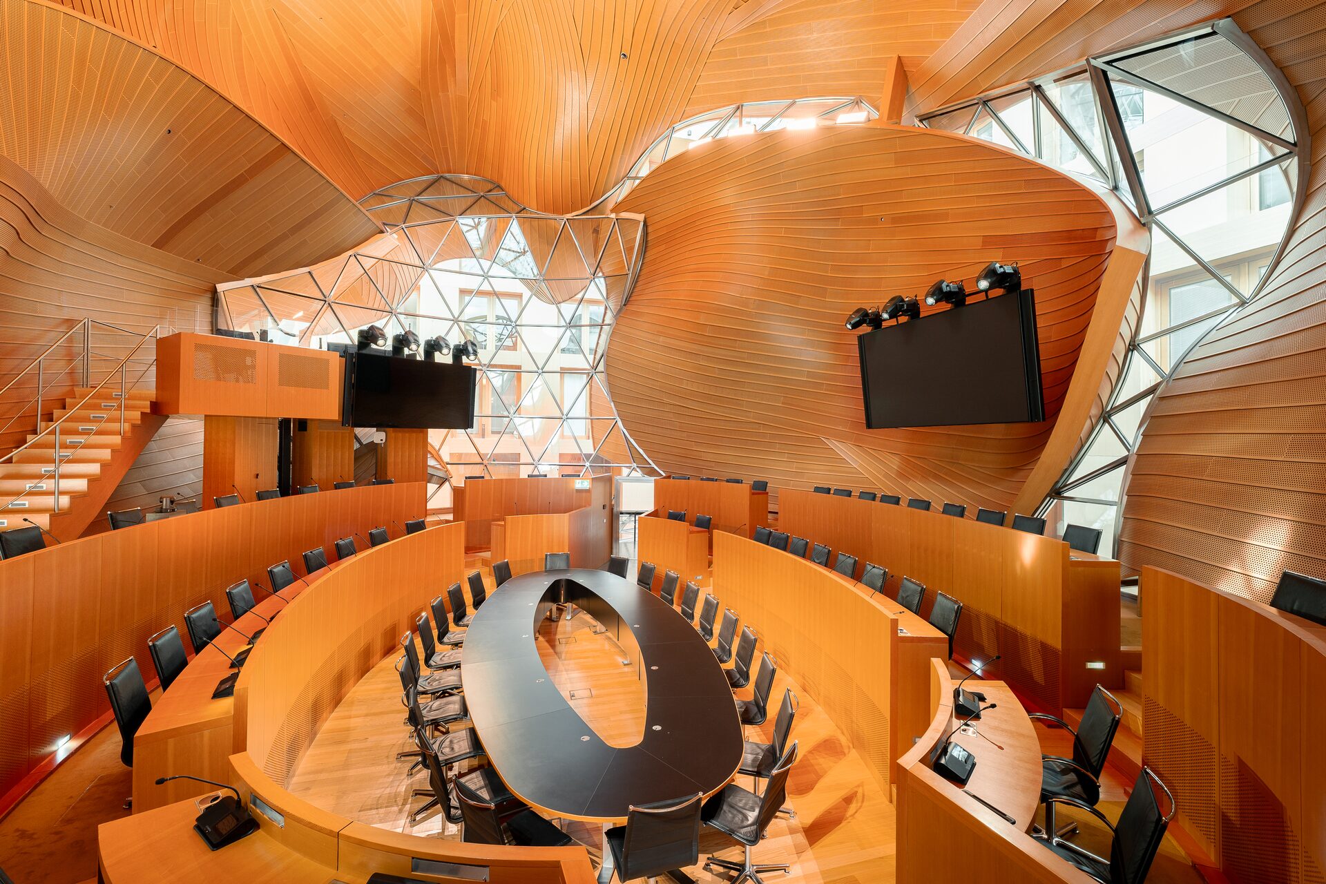 AXICA Berlin Plenum – Holzarchitektur von Frank O. Gehry (©AXICA)