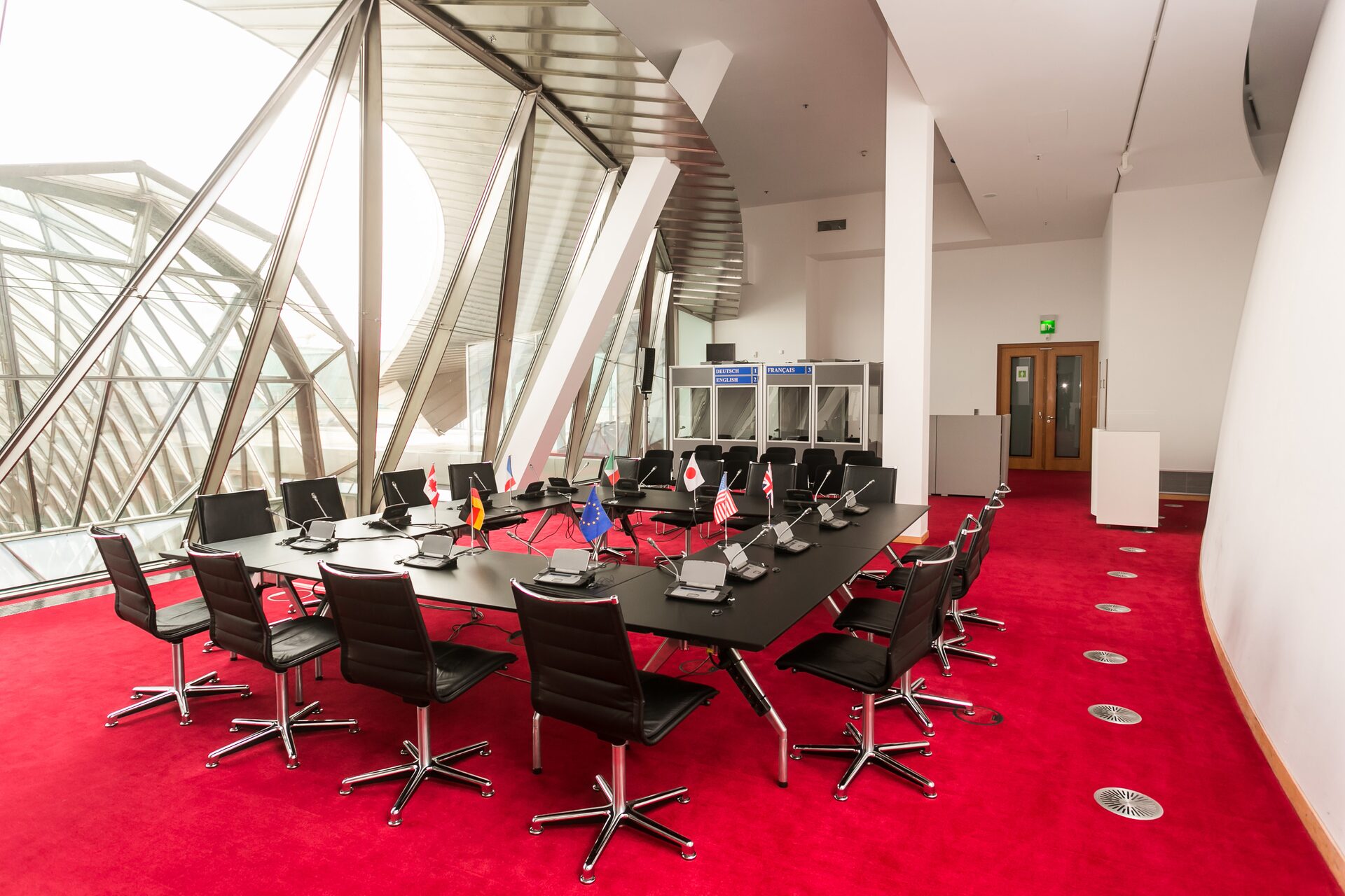 AXICA Sky Lobby mit internationaler Bestuhlung (©AXICA)